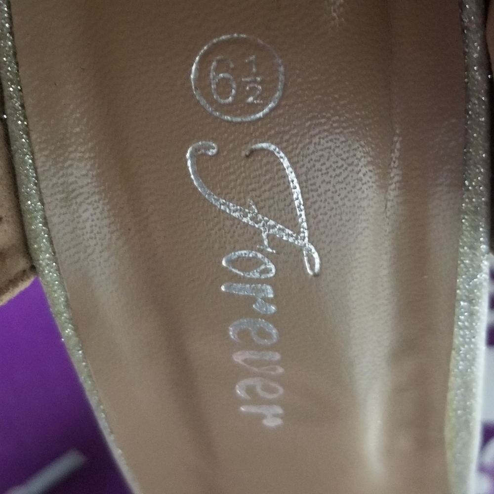 Silver Heels - Picture 2 of 5